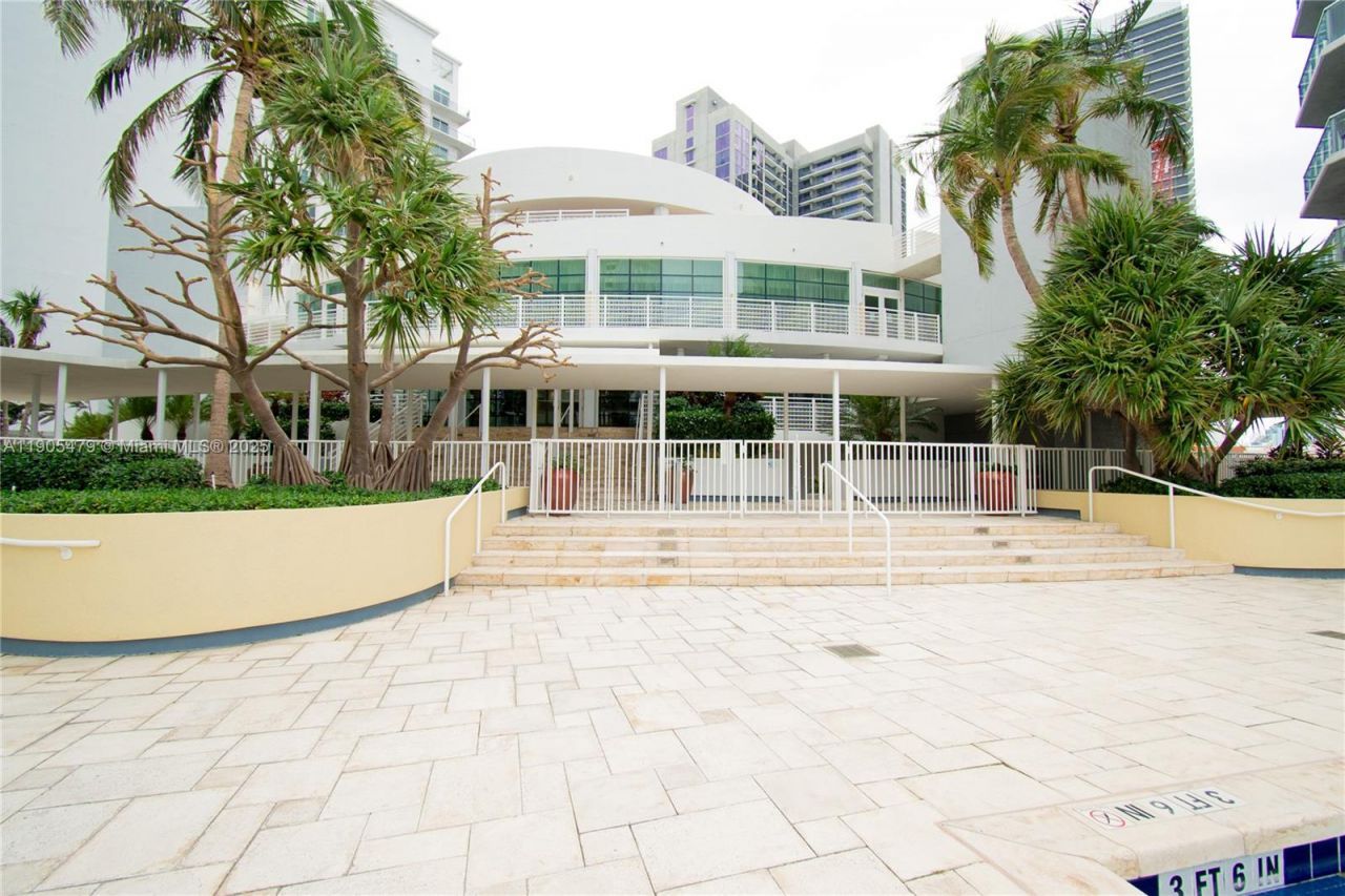 253 NE 2nd Street, Unit 315, Miami, FL 33132 Photo
