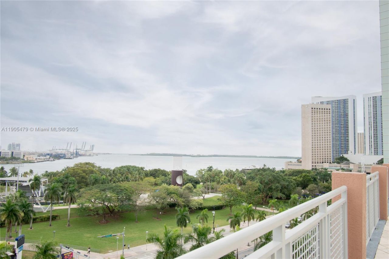 253 NE 2nd Street, Unit 315, Miami, FL 33132 Photo