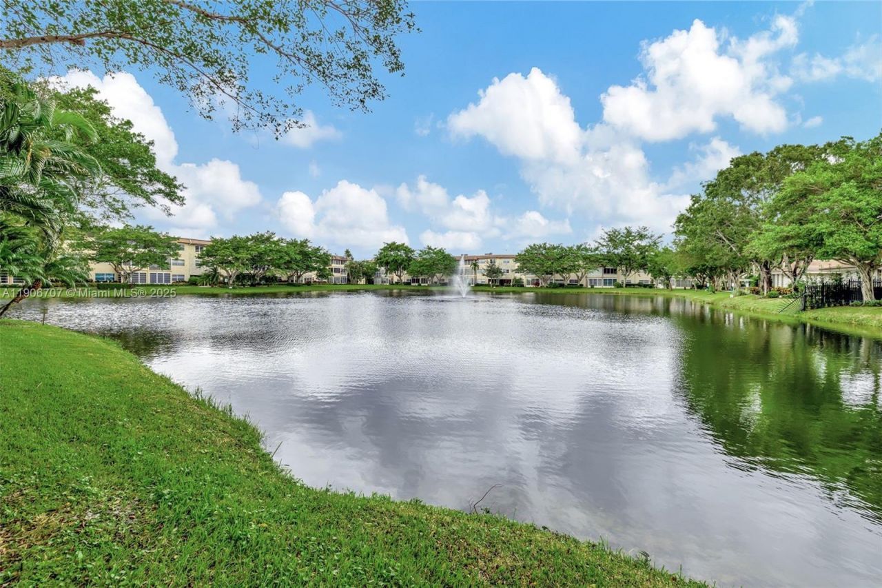5103 NW 35th St, Unit 506, Lauderdale Lakes, FL 33319 Photo