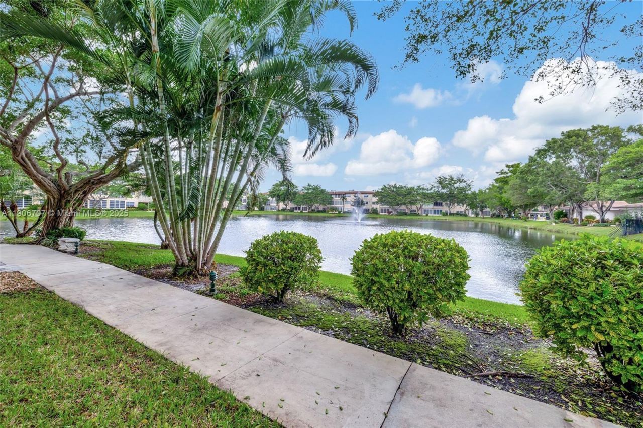 5103 NW 35th St, Unit 506, Lauderdale Lakes, FL 33319 Photo