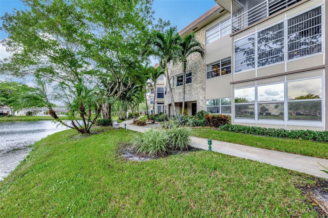 5103 NW 35th St, Unit 506, Lauderdale Lakes, FL 33319 Photo