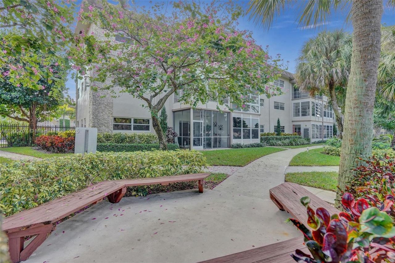 5103 NW 35th St, Unit 506, Lauderdale Lakes, FL 33319 Photo