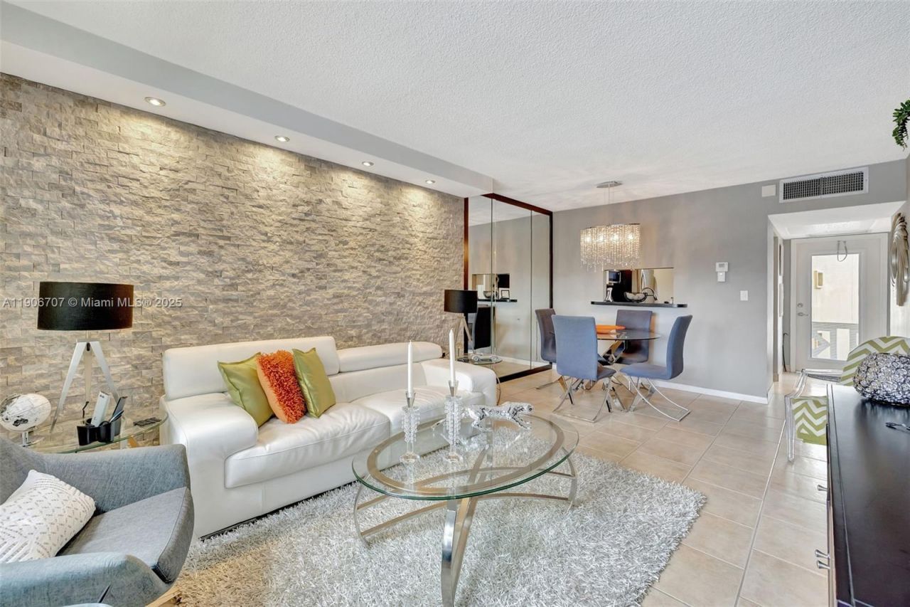 5103 NW 35th St, Unit 506, Lauderdale Lakes, FL 33319 Photo