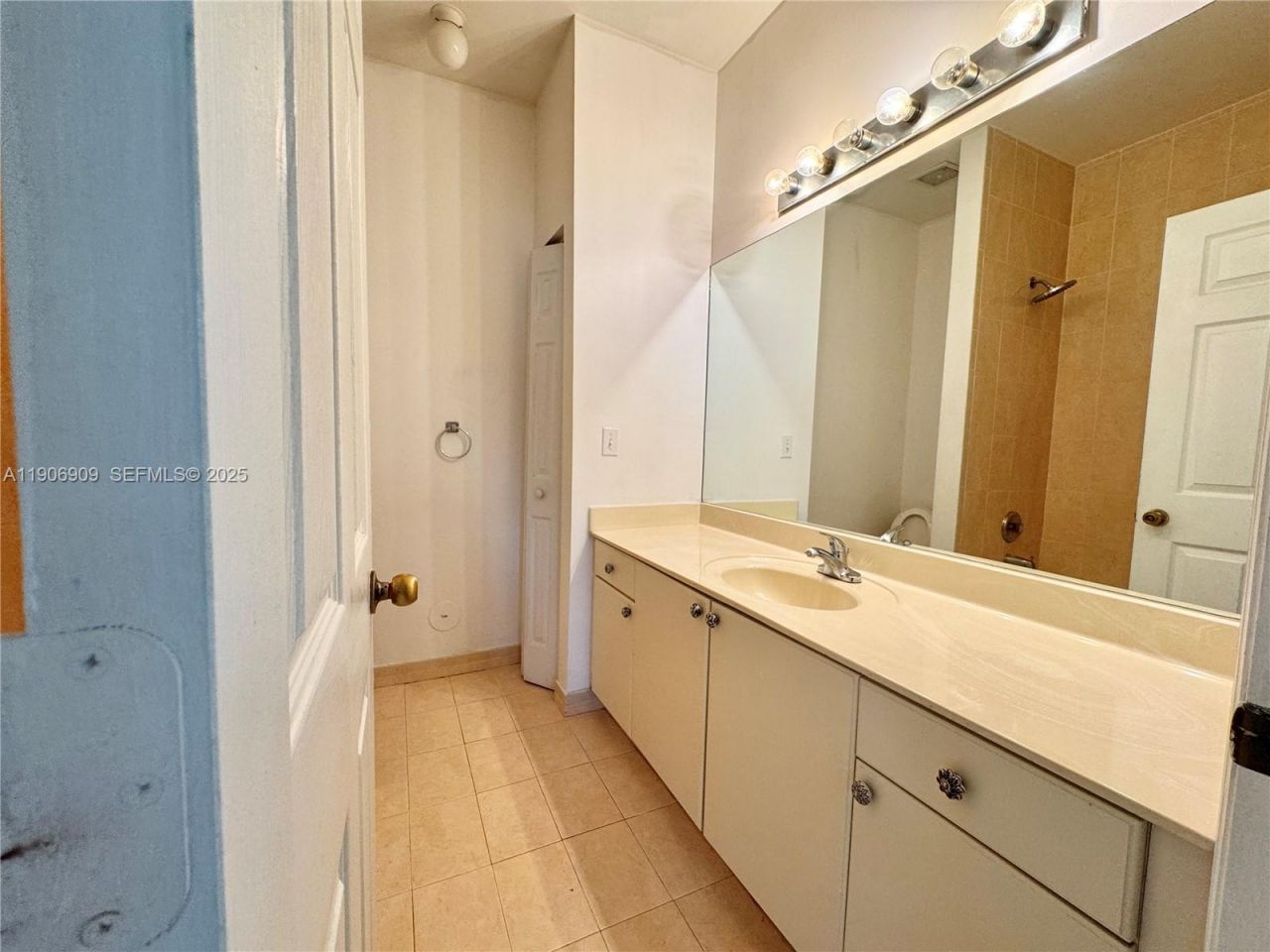 2590 NE 3rd Dr, Unit 203, Homestead, FL 33033 Photo