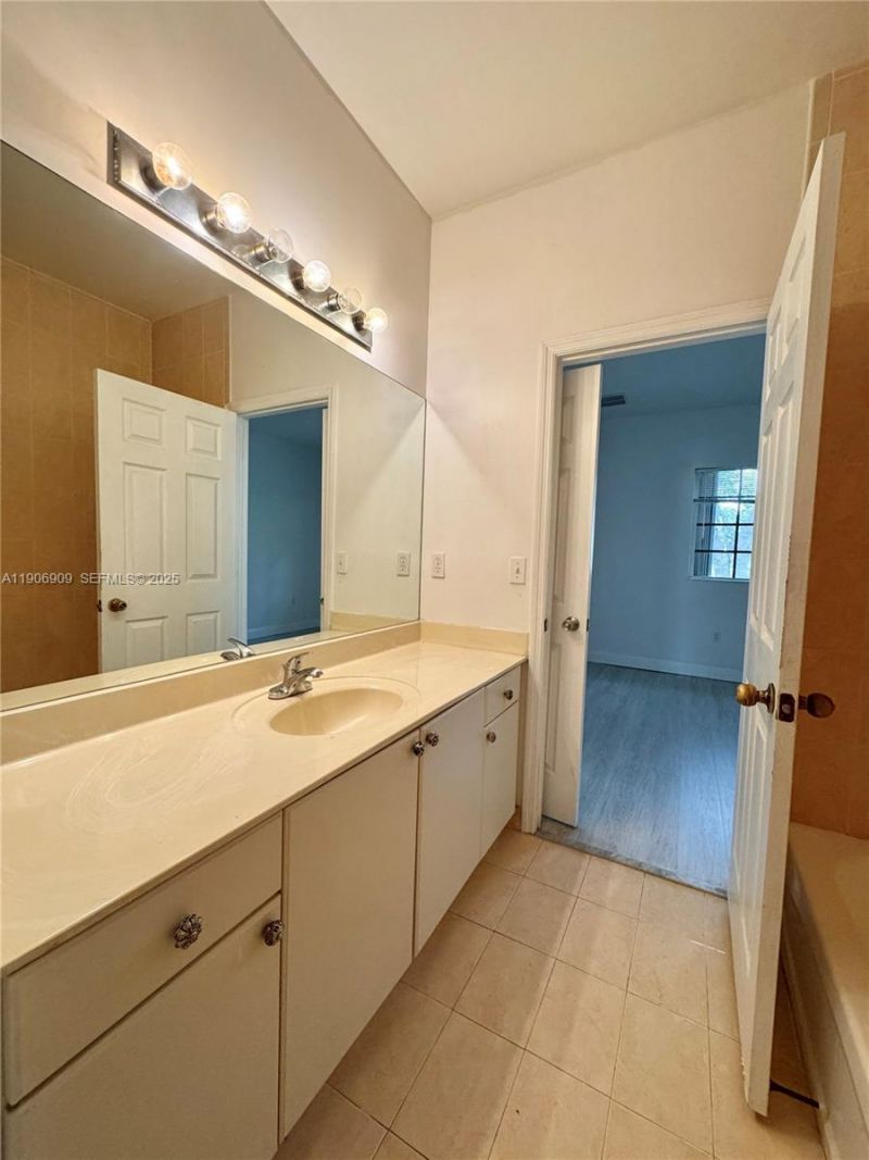 2590 NE 3rd Dr, Unit 203, Homestead, FL 33033 Photo