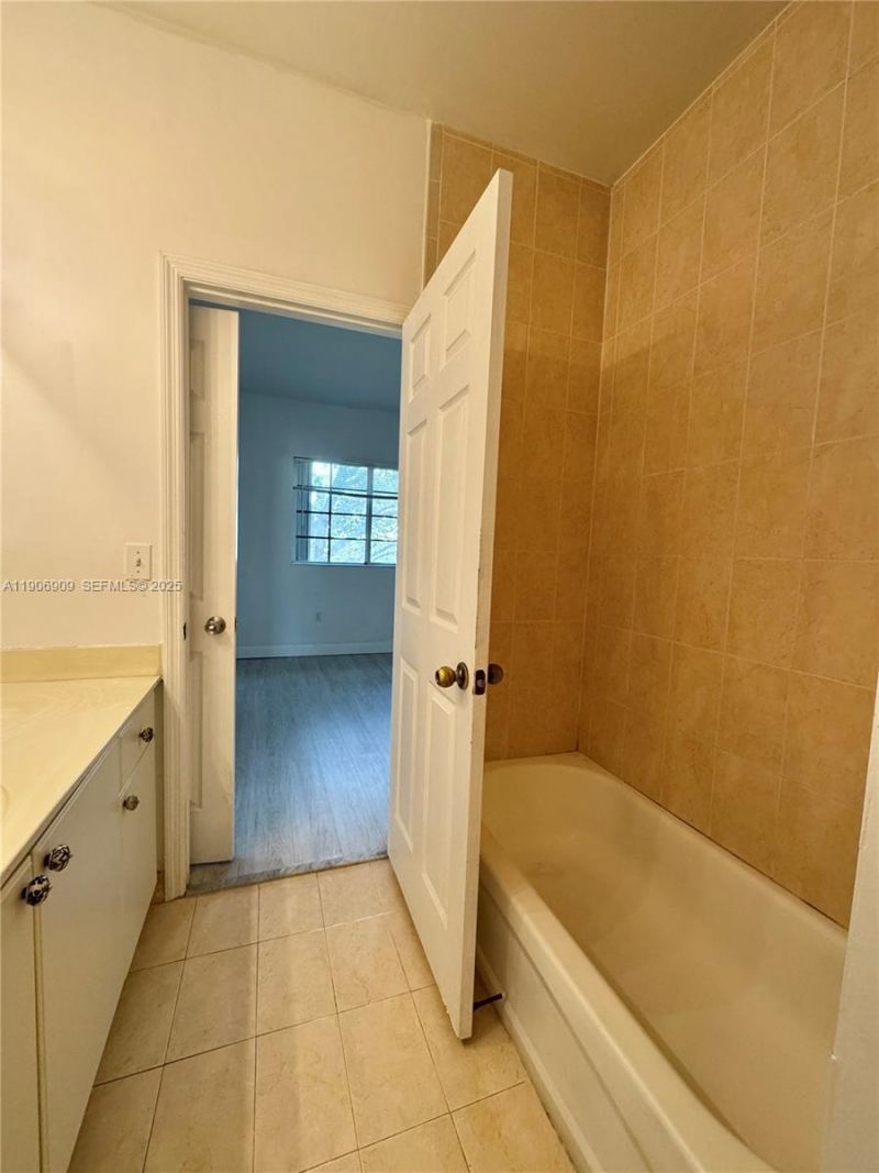 2590 NE 3rd Dr, Unit 203, Homestead, FL 33033 Photo