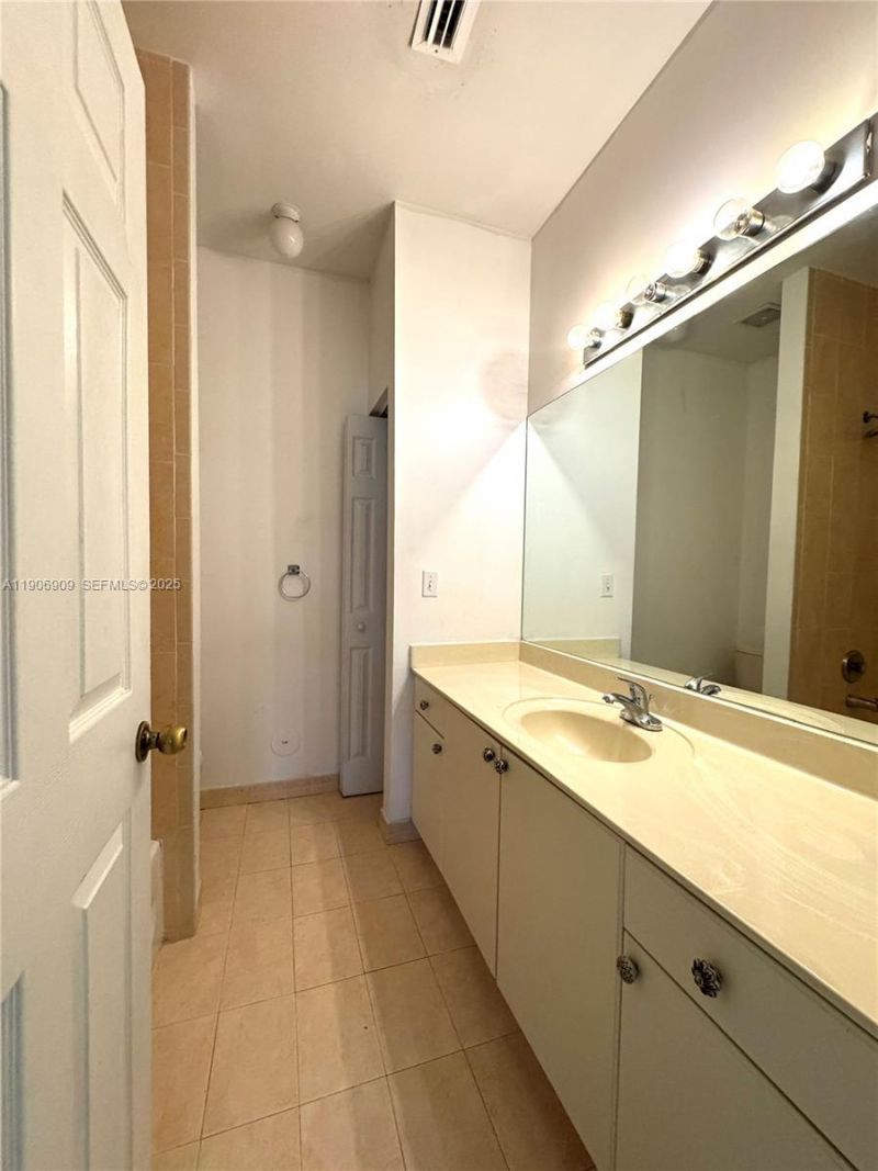 2590 NE 3rd Dr, Unit 203, Homestead, FL 33033 Photo