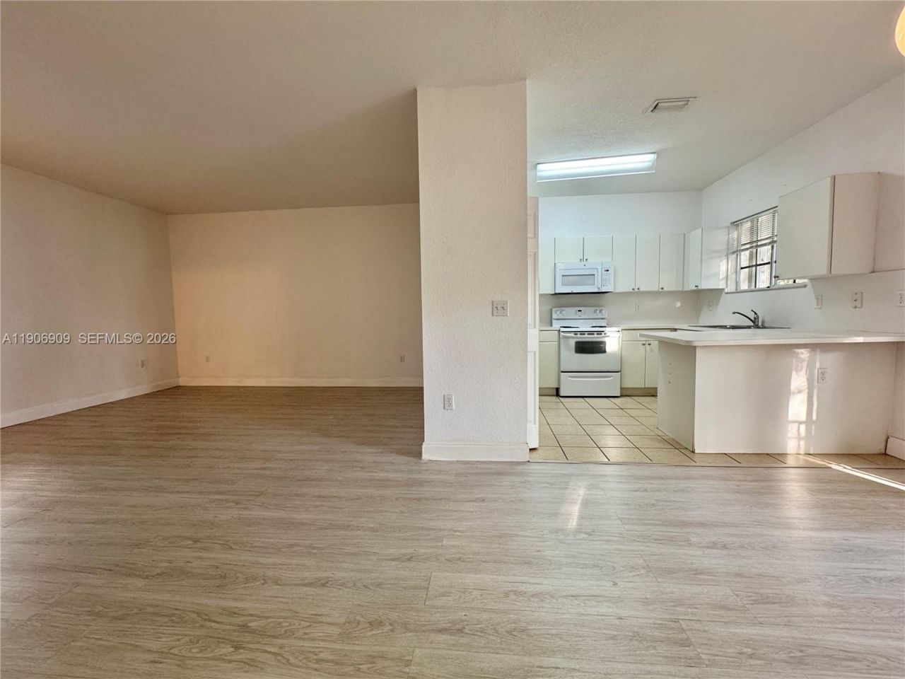 2590 NE 3rd Dr, Unit 203, Homestead, FL 33033 Photo