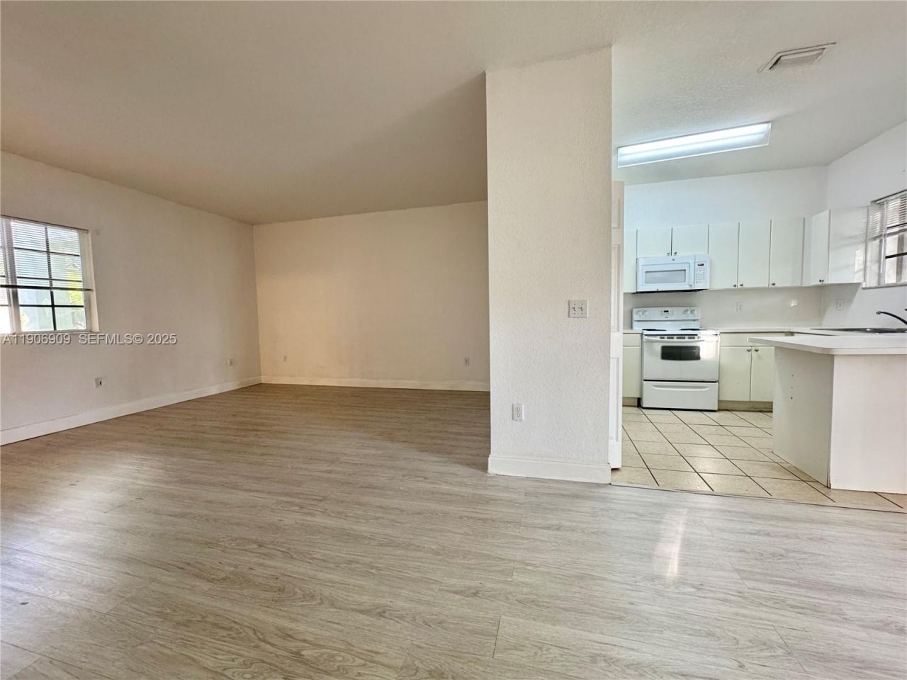 2590 NE 3rd Dr, Unit 203, Homestead, FL 33033 Photo