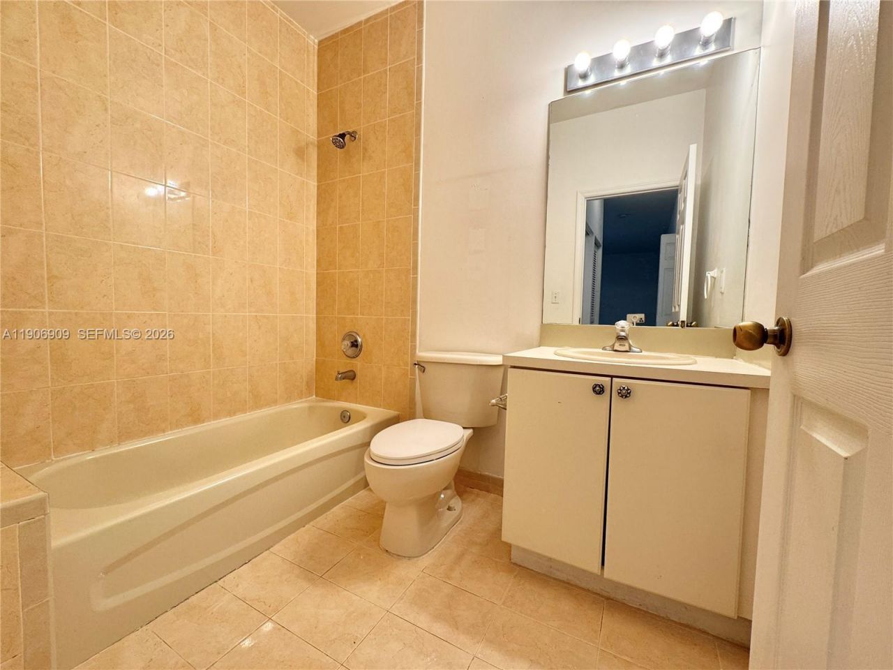 2590 NE 3rd Dr, Unit 203, Homestead, FL 33033 Photo