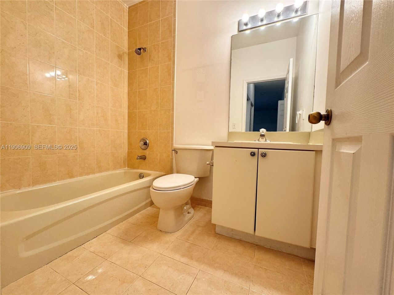 2590 NE 3rd Dr, Unit 203, Homestead, FL 33033 Photo