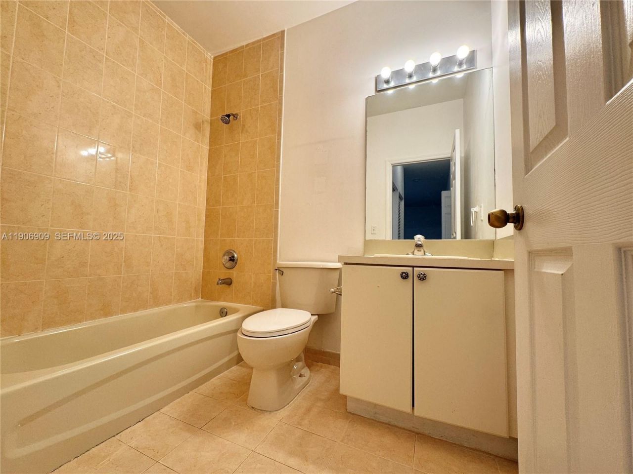 2590 NE 3rd Dr, Unit 203, Homestead, FL 33033 Photo