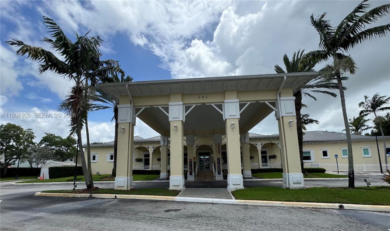 2590 NE 3rd Dr, Unit 203, Homestead, FL 33033 Photo