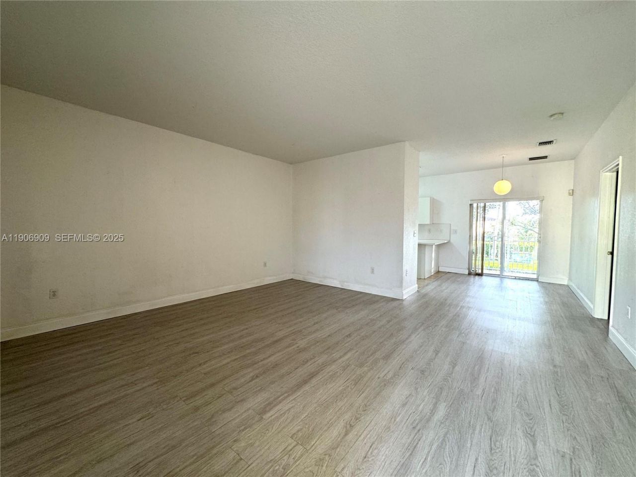 2590 NE 3rd Dr, Unit 203, Homestead, FL 33033 Photo