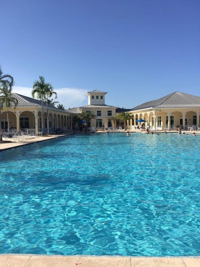 2590 NE 3rd Dr, Unit 203, Homestead, FL 33033 Photo