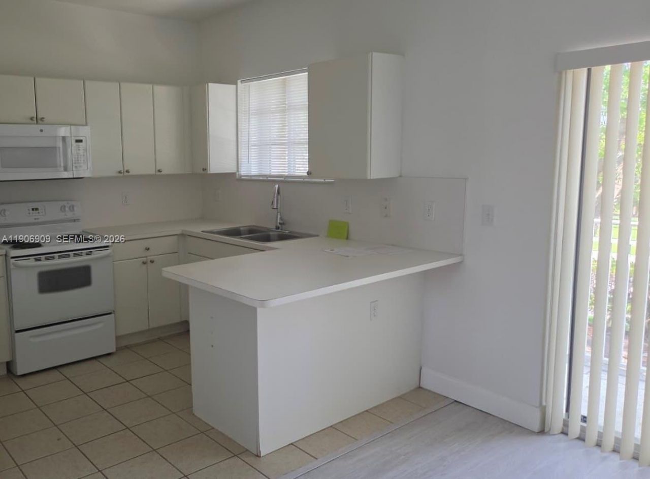 2590 NE 3rd Dr, Unit 203, Homestead, FL 33033 Photo