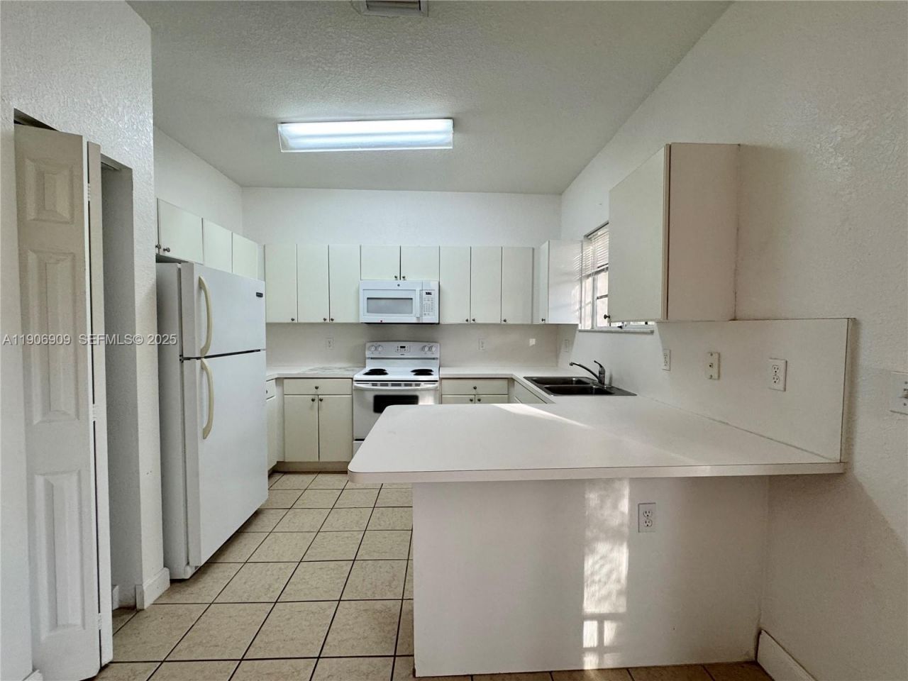 2590 NE 3rd Dr, Unit 203, Homestead, FL 33033 Photo