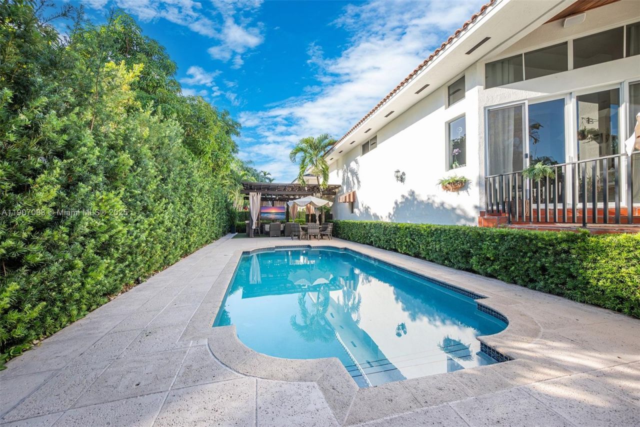 8025 SW 91st Ave, Miami, FL 33173 Photo