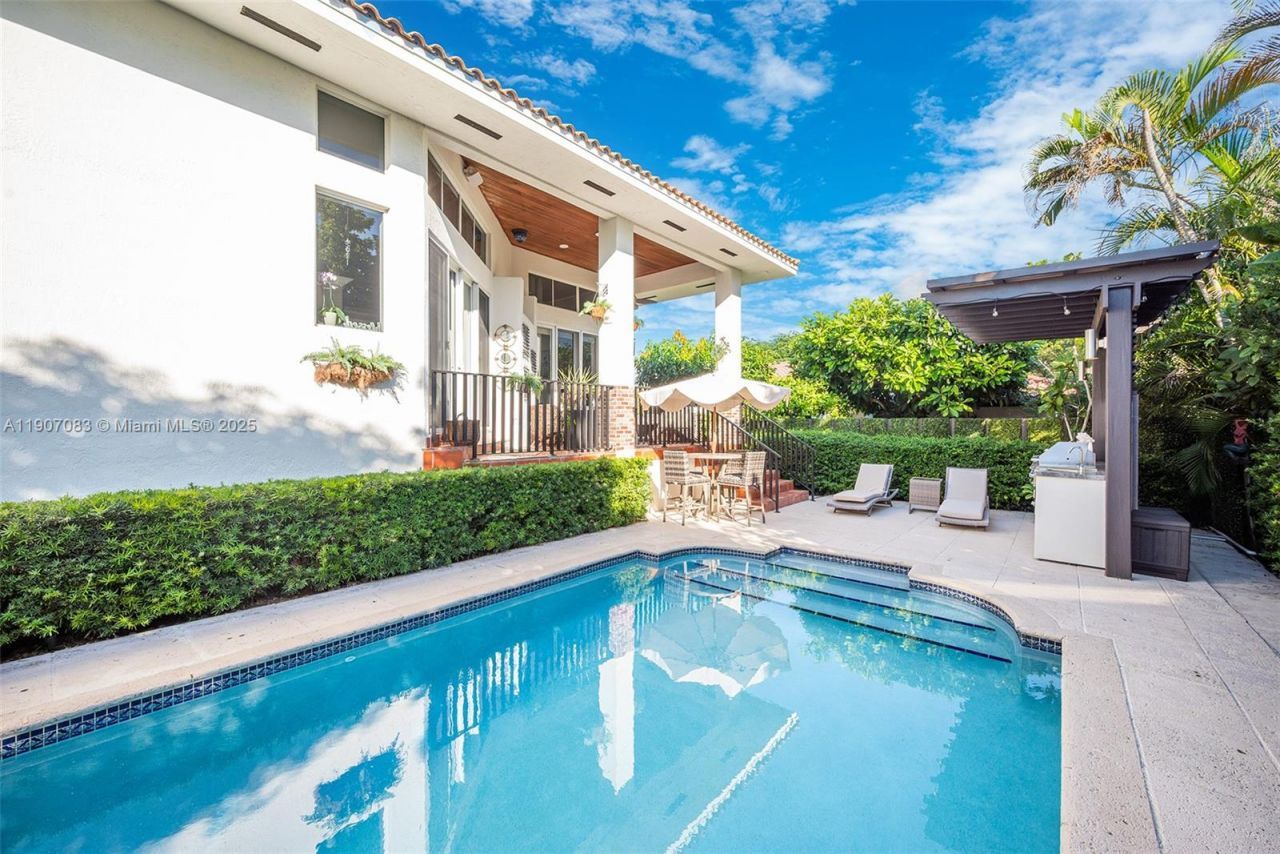 8025 SW 91st Ave, Miami, FL 33173 Photo