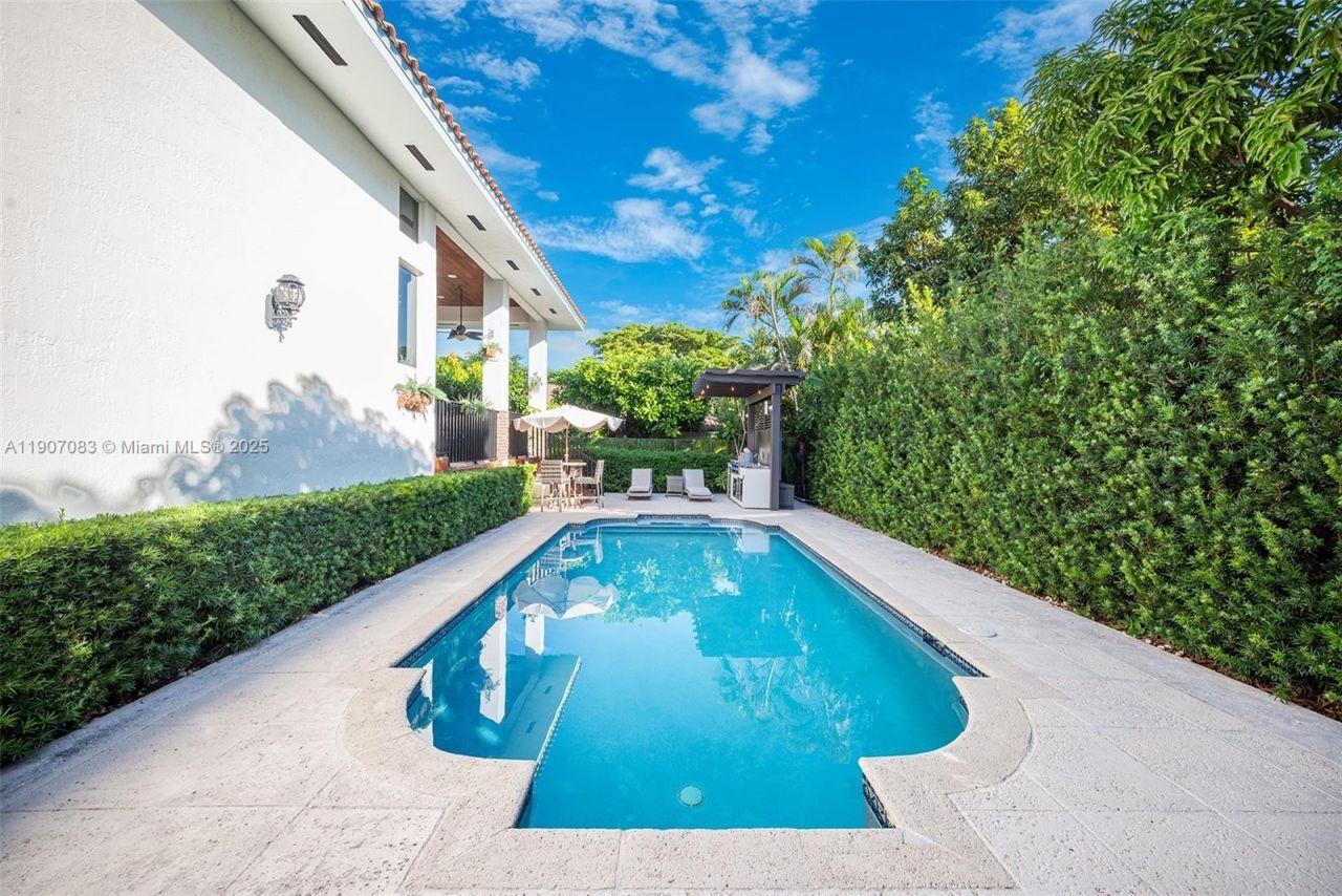8025 SW 91st Ave, Miami, FL 33173 Photo