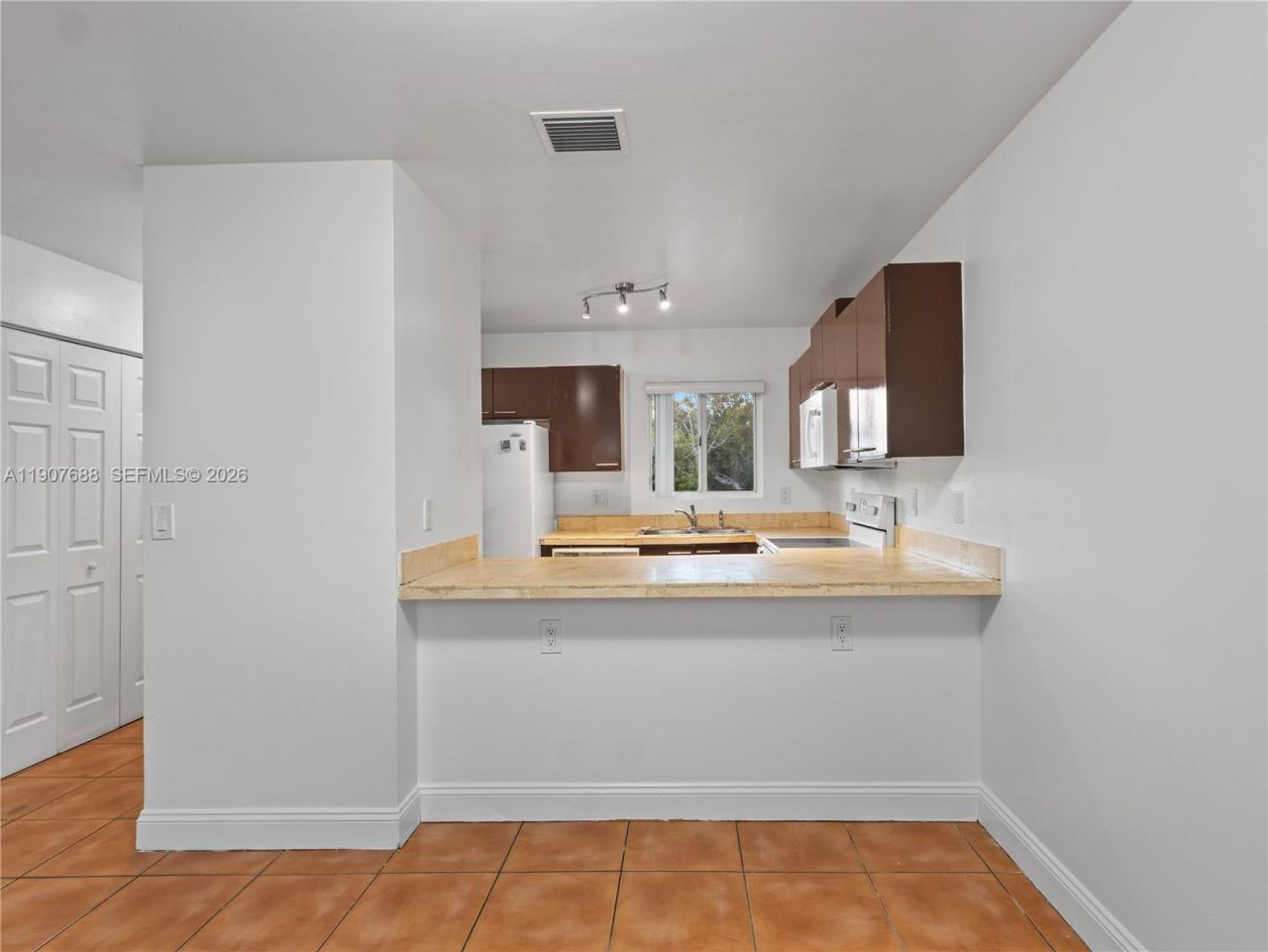 6205 Kendale Lakes Cir, Unit 290, Miami, FL 33183 Photo