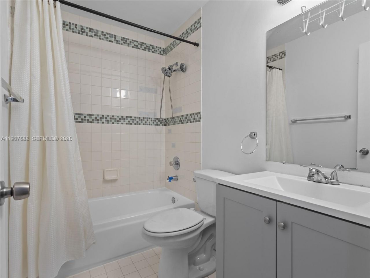 6205 Kendale Lakes Cir, Unit 290, Miami, FL 33183 Photo