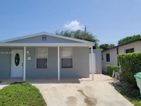 935 W 5 St, Riviera Beach, FL 33404