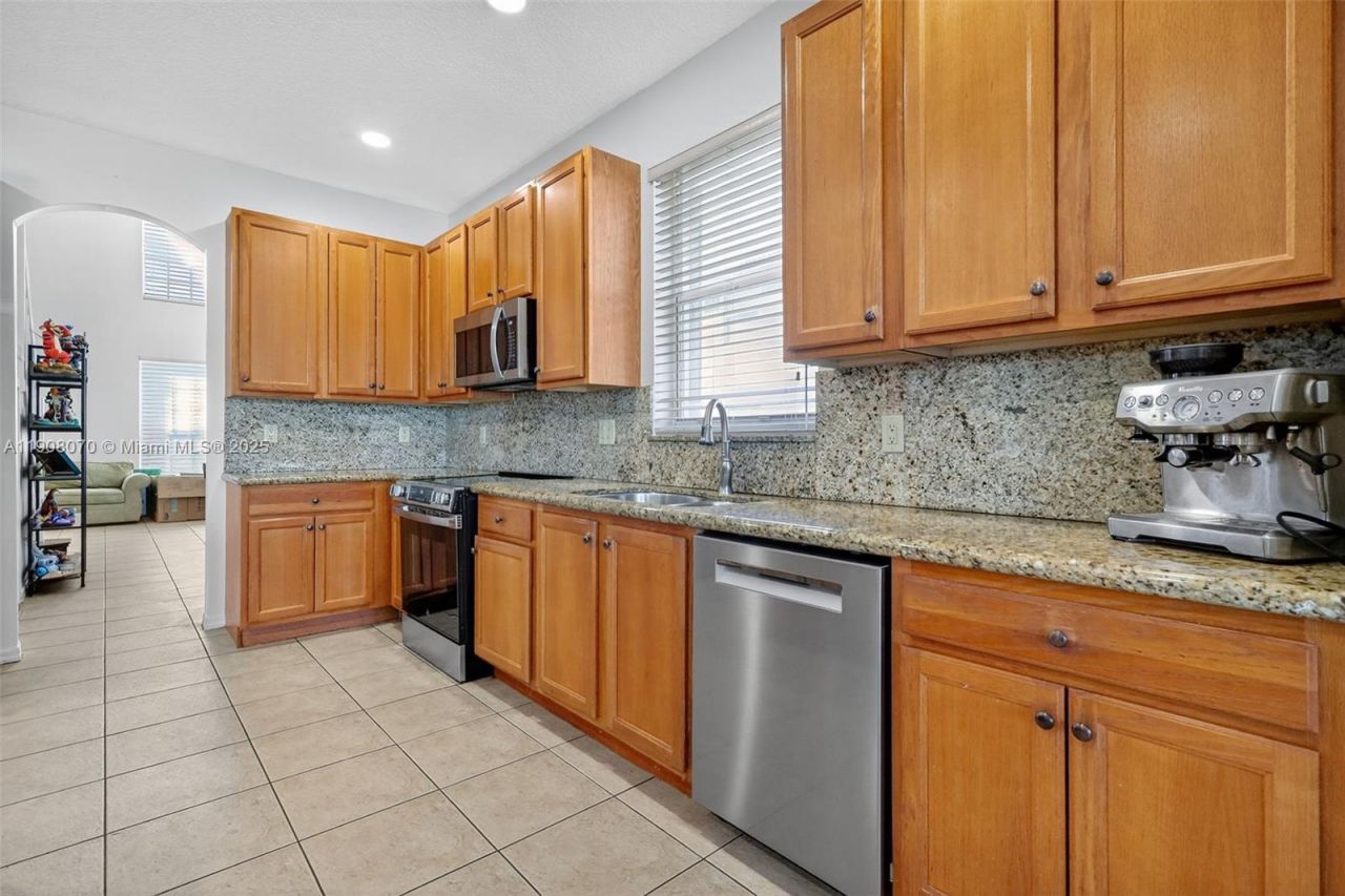 1351 NW 139th Ave, Pembroke Pines, FL 33028 Photo