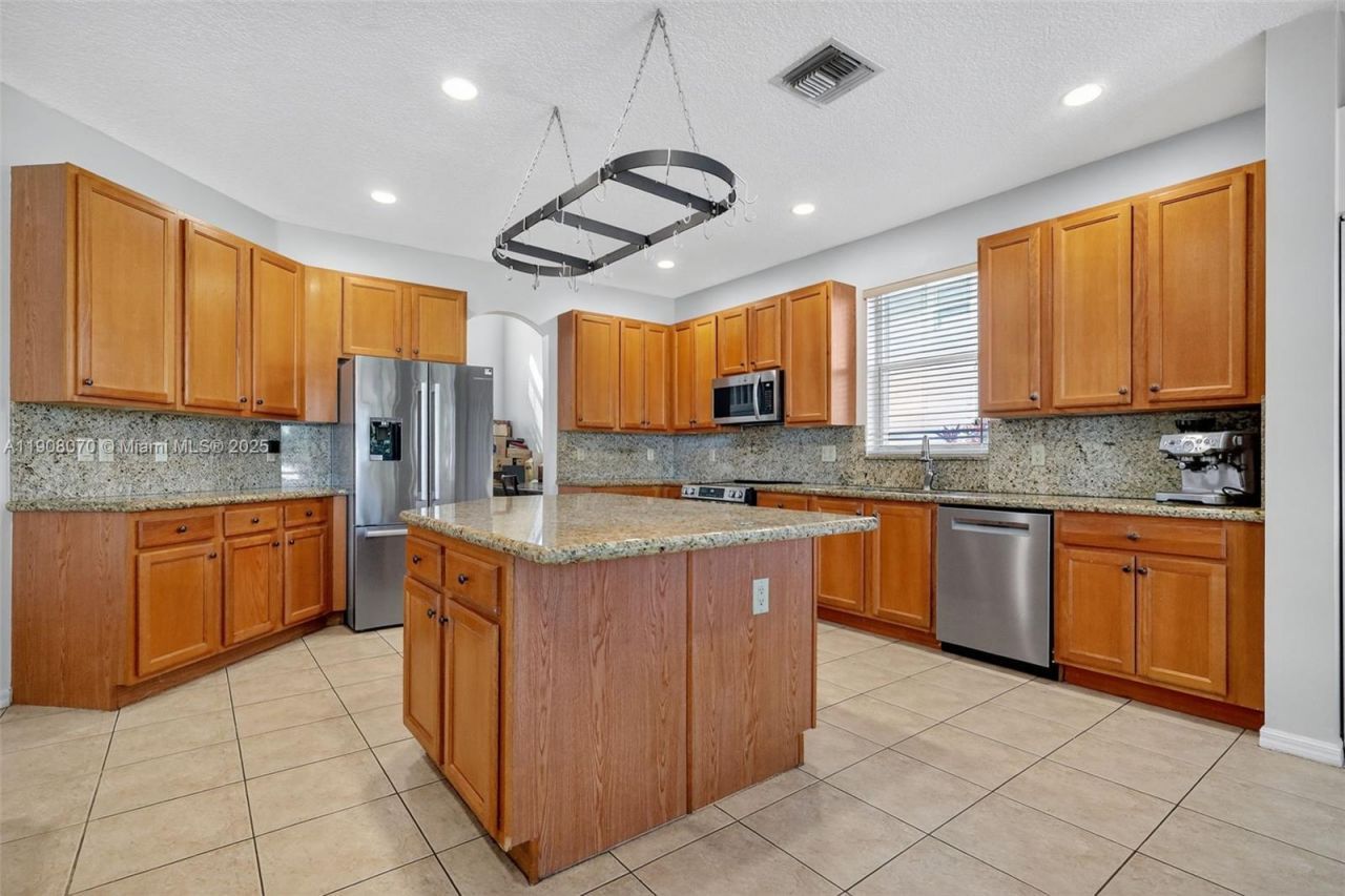 1351 NW 139th Ave, Pembroke Pines, FL 33028 Photo