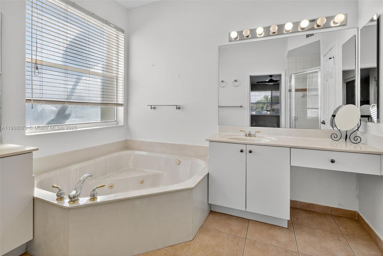 1351 NW 139th Ave, Pembroke Pines, FL 33028 Photo