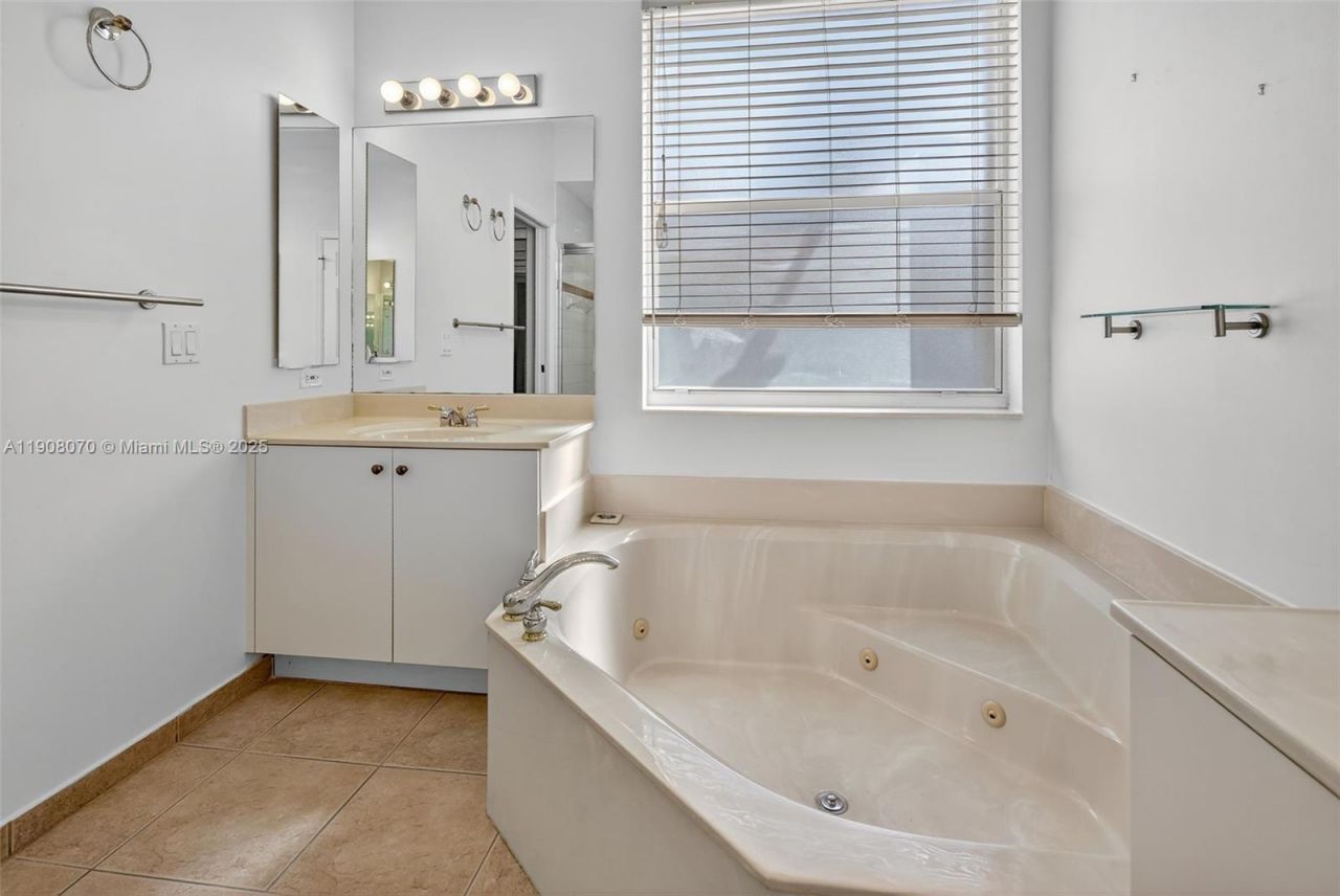 1351 NW 139th Ave, Pembroke Pines, FL 33028 Photo