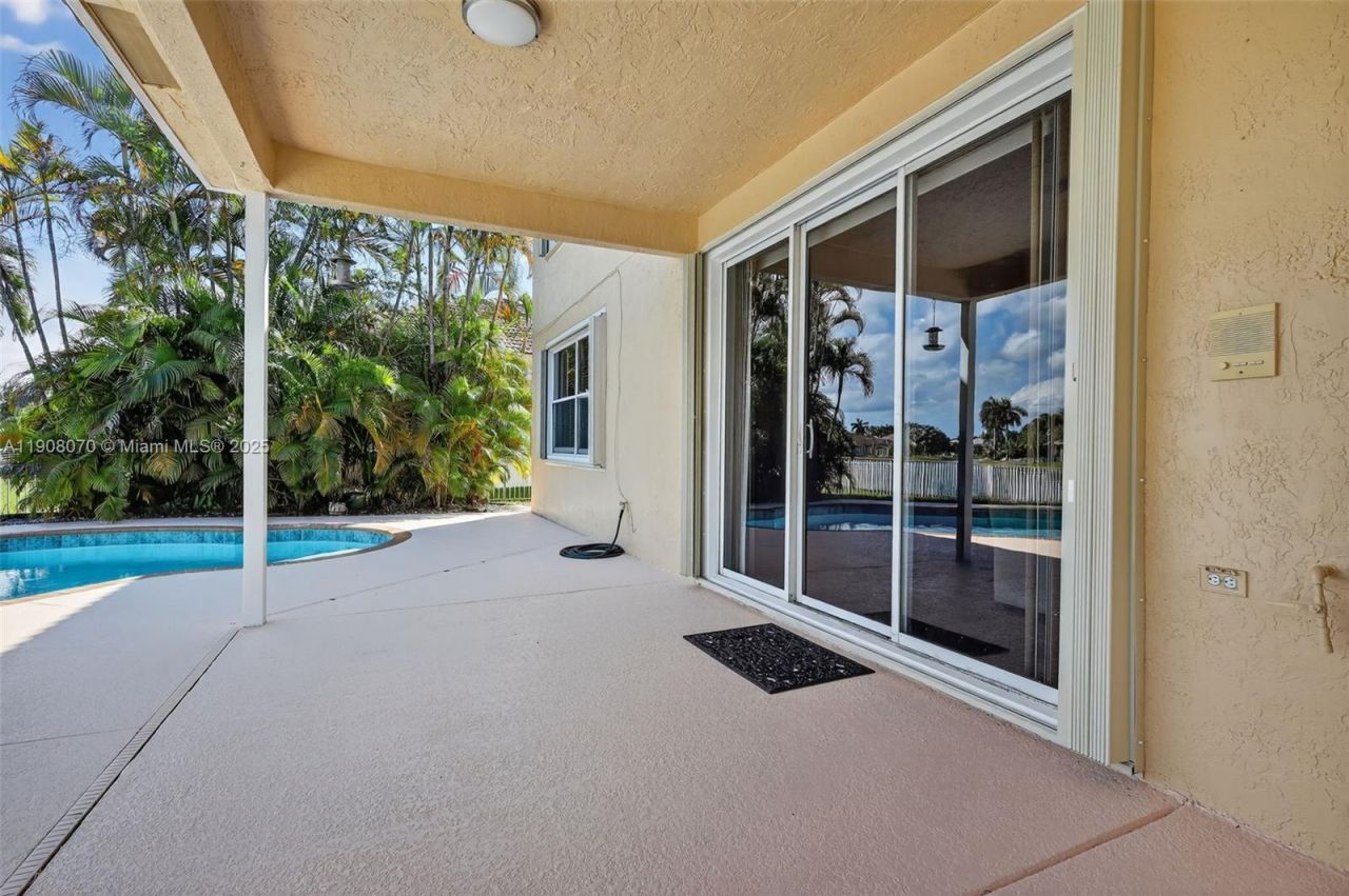 1351 NW 139th Ave, Pembroke Pines, FL 33028 Photo