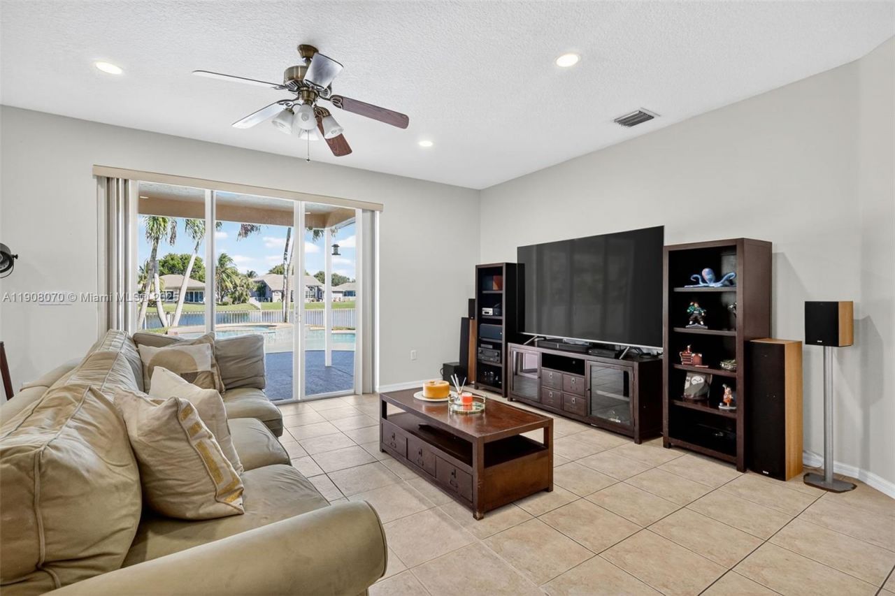 1351 NW 139th Ave, Pembroke Pines, FL 33028 Photo