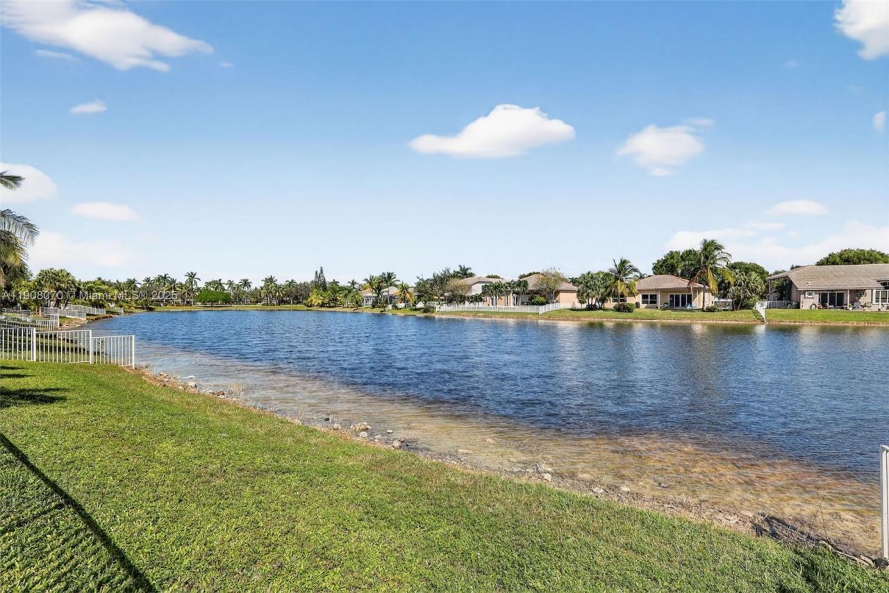 1351 NW 139th Ave, Pembroke Pines, FL 33028 Photo