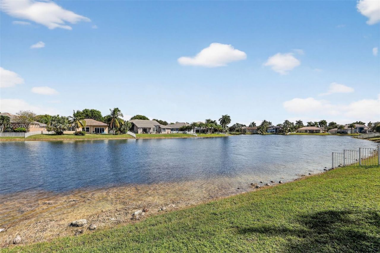 1351 NW 139th Ave, Pembroke Pines, FL 33028 Photo