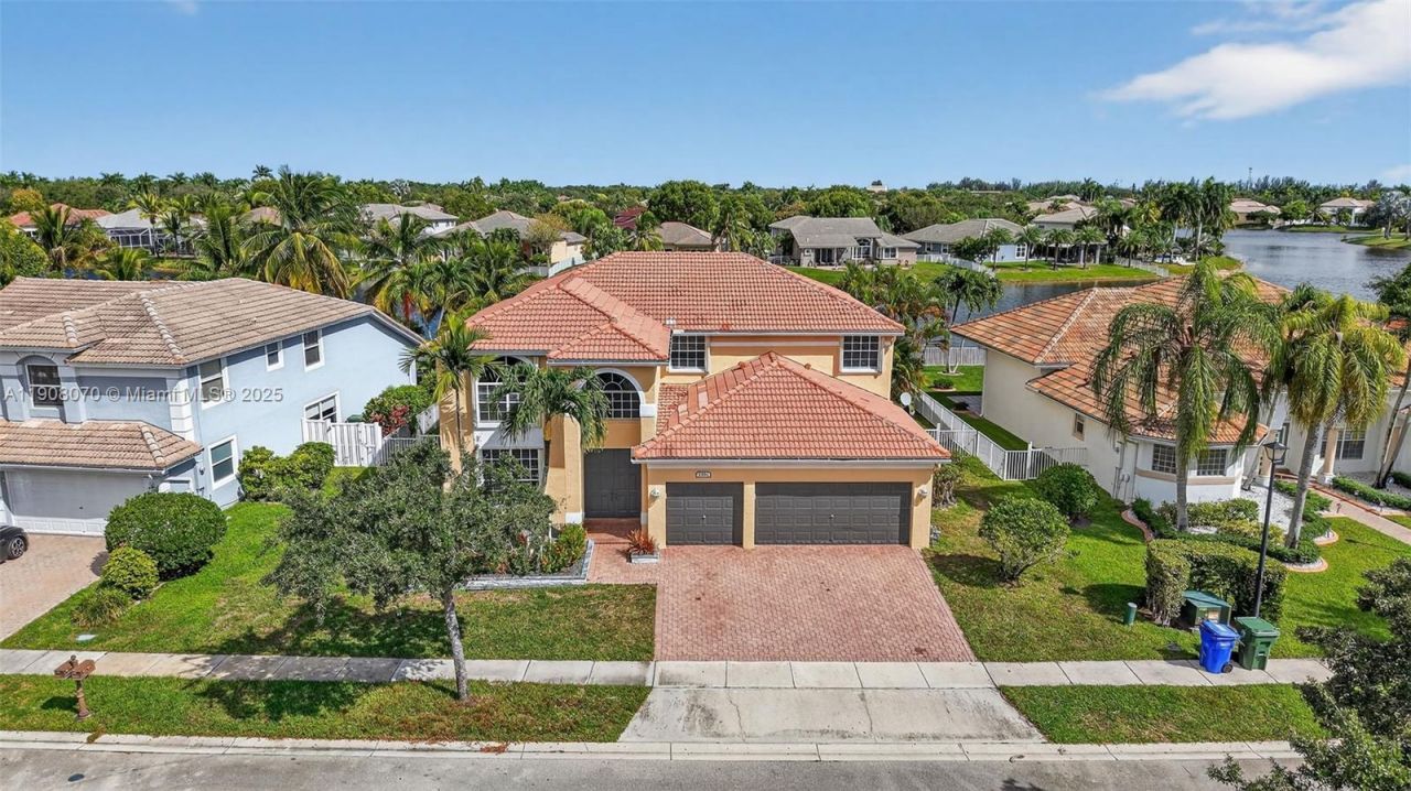 1351 NW 139th Ave, Pembroke Pines, FL 33028 Photo