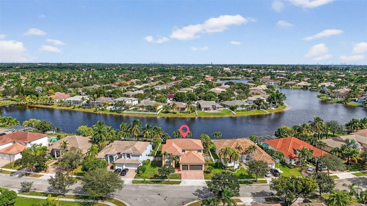 1351 NW 139th Ave, Pembroke Pines, FL 33028 Photo