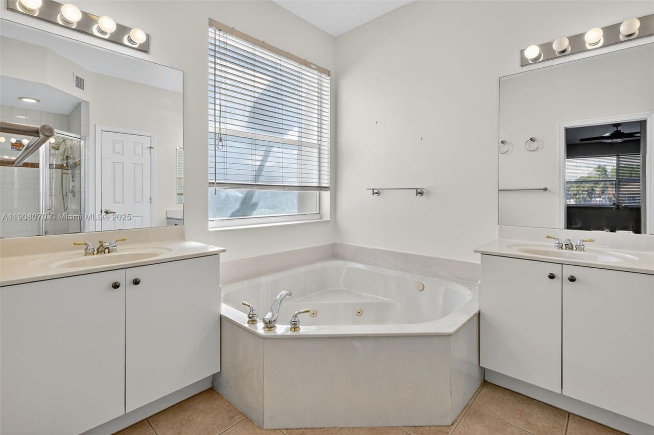 1351 NW 139th Ave, Pembroke Pines, FL 33028 Photo