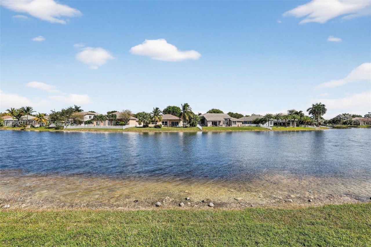 1351 NW 139th Ave, Pembroke Pines, FL 33028 Photo