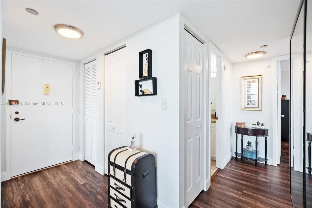 1000 Sain Charles Place, Unit 604, Pembroke Pines, FL 33026 Photo