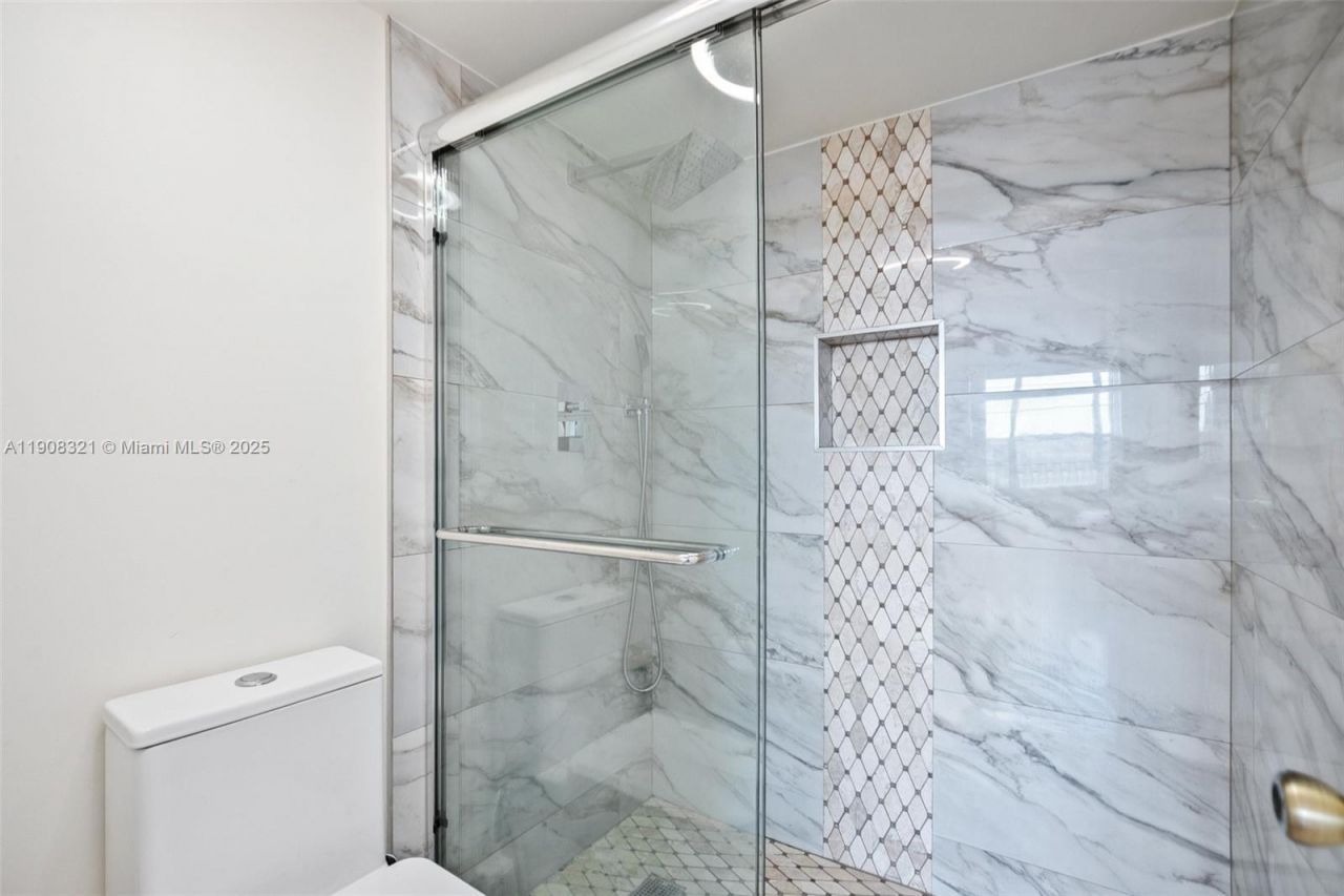 1000 Sain Charles Place, Unit 604, Pembroke Pines, FL 33026 Photo