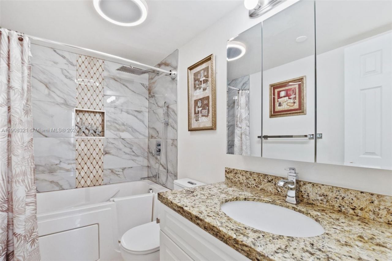 1000 Sain Charles Place, Unit 604, Pembroke Pines, FL 33026 Photo