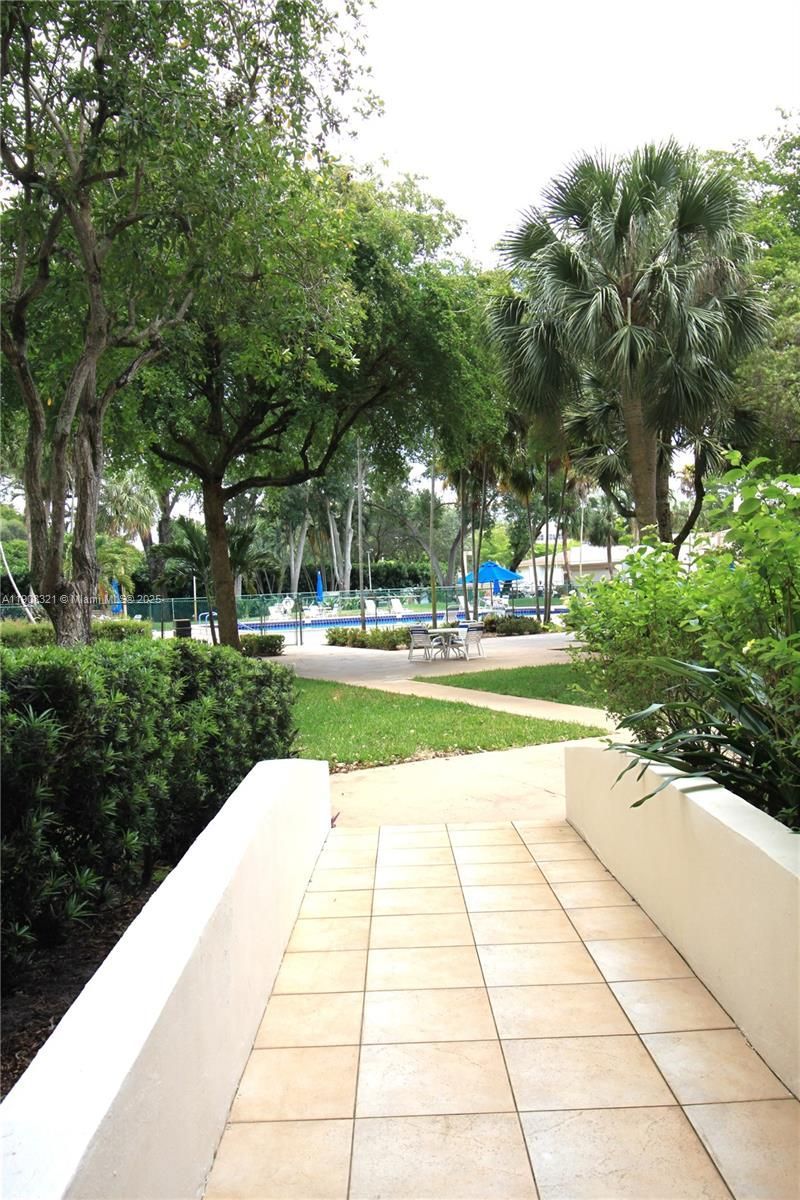 1000 Sain Charles Place, Unit 604, Pembroke Pines, FL 33026 Photo