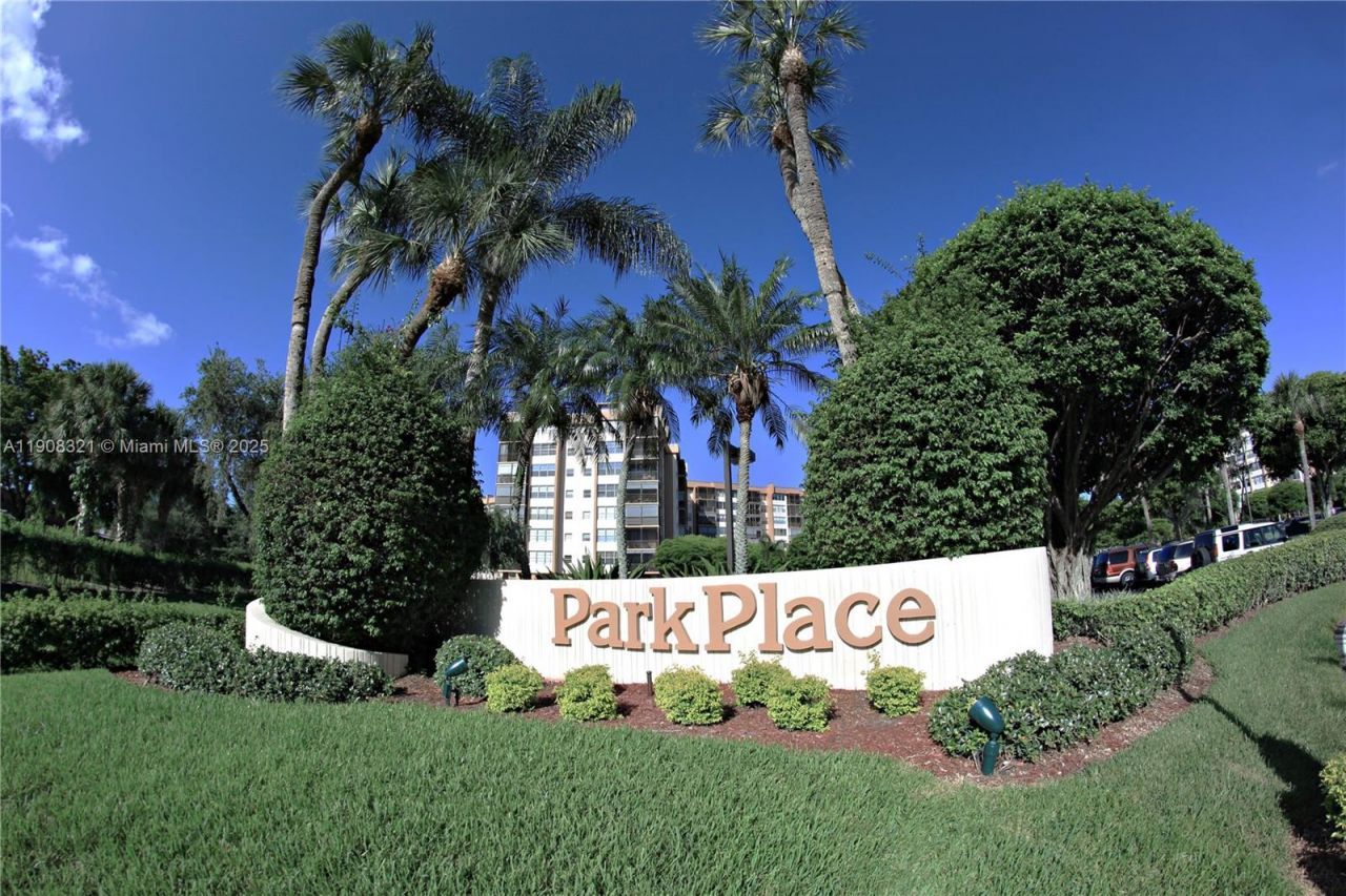 1000 Sain Charles Place, Unit 604, Pembroke Pines, FL 33026 Photo