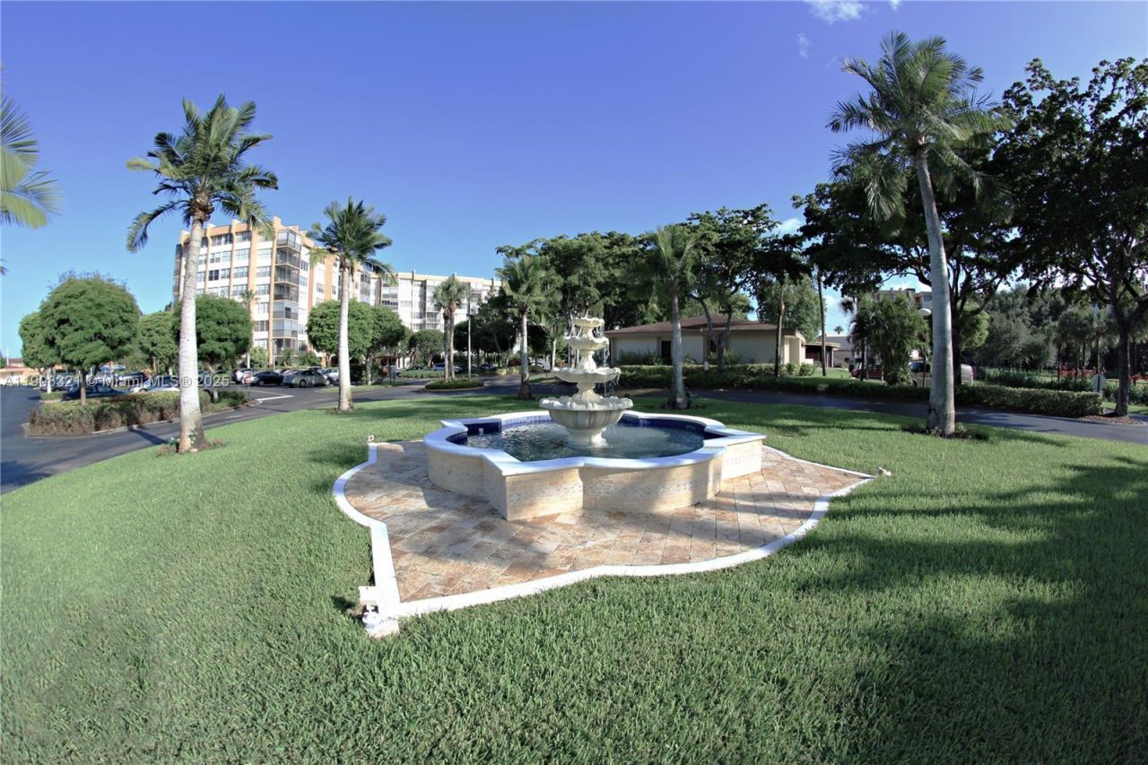 1000 Sain Charles Place, Unit 604, Pembroke Pines, FL 33026 Photo