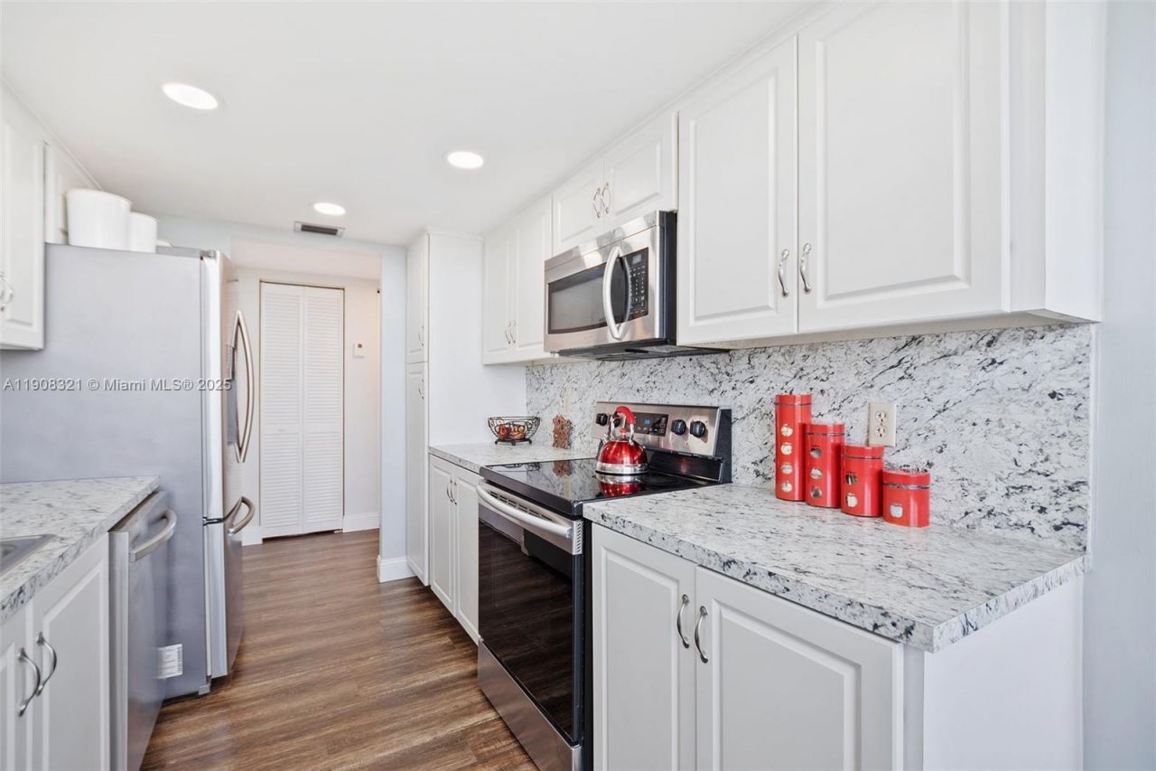 1000 Sain Charles Place, Unit 604, Pembroke Pines, FL 33026 Photo