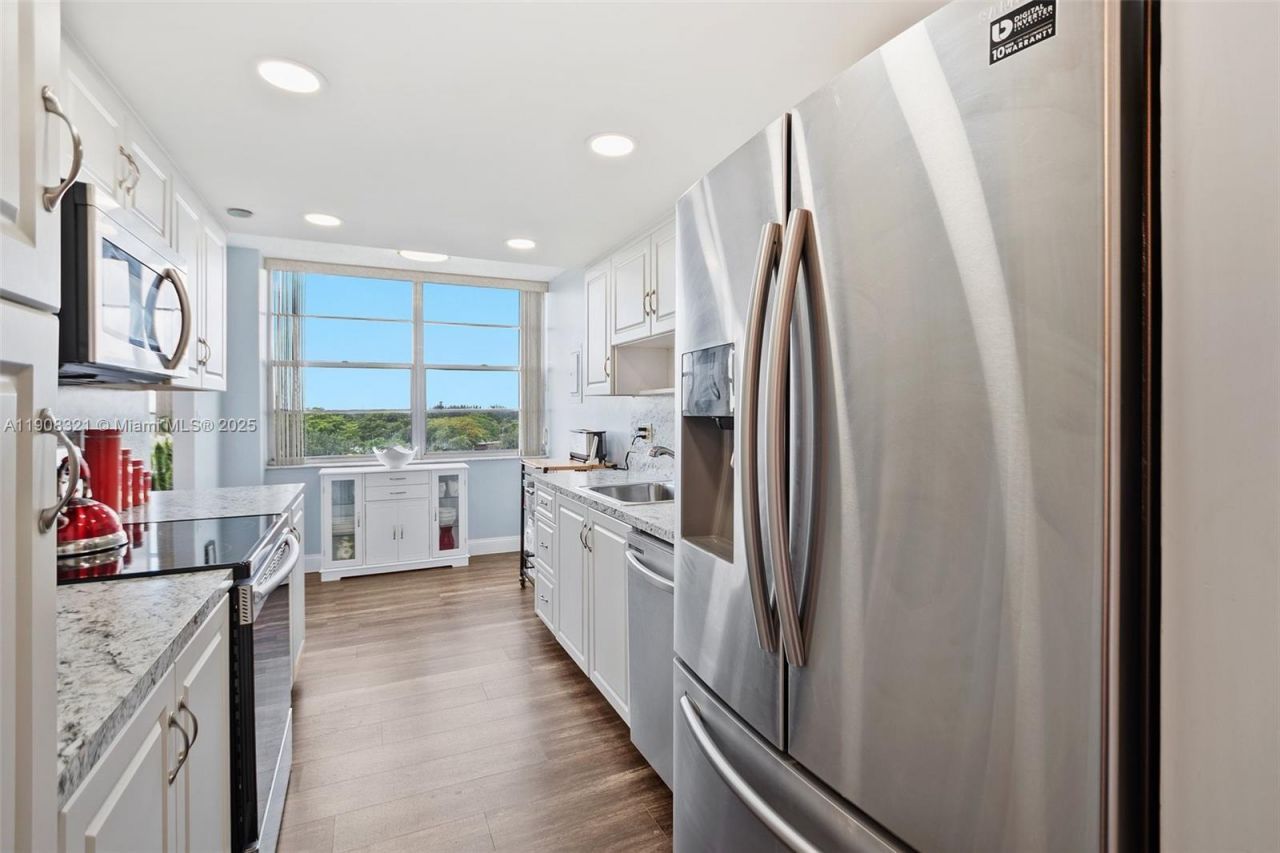 1000 Sain Charles Place, Unit 604, Pembroke Pines, FL 33026 Photo