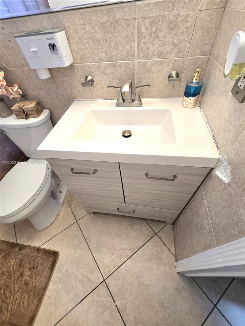 11152 SW 7th St, Sweetwater, FL 33174 Photo