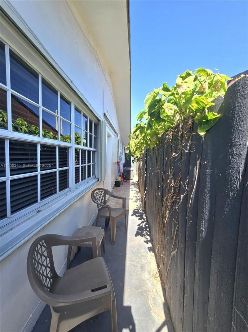 11152 SW 7th St, Sweetwater, FL 33174 Photo