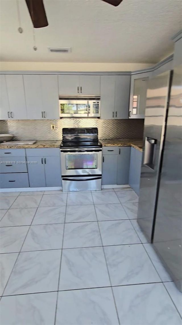 11152 SW 7th St, Sweetwater, FL 33174 Photo